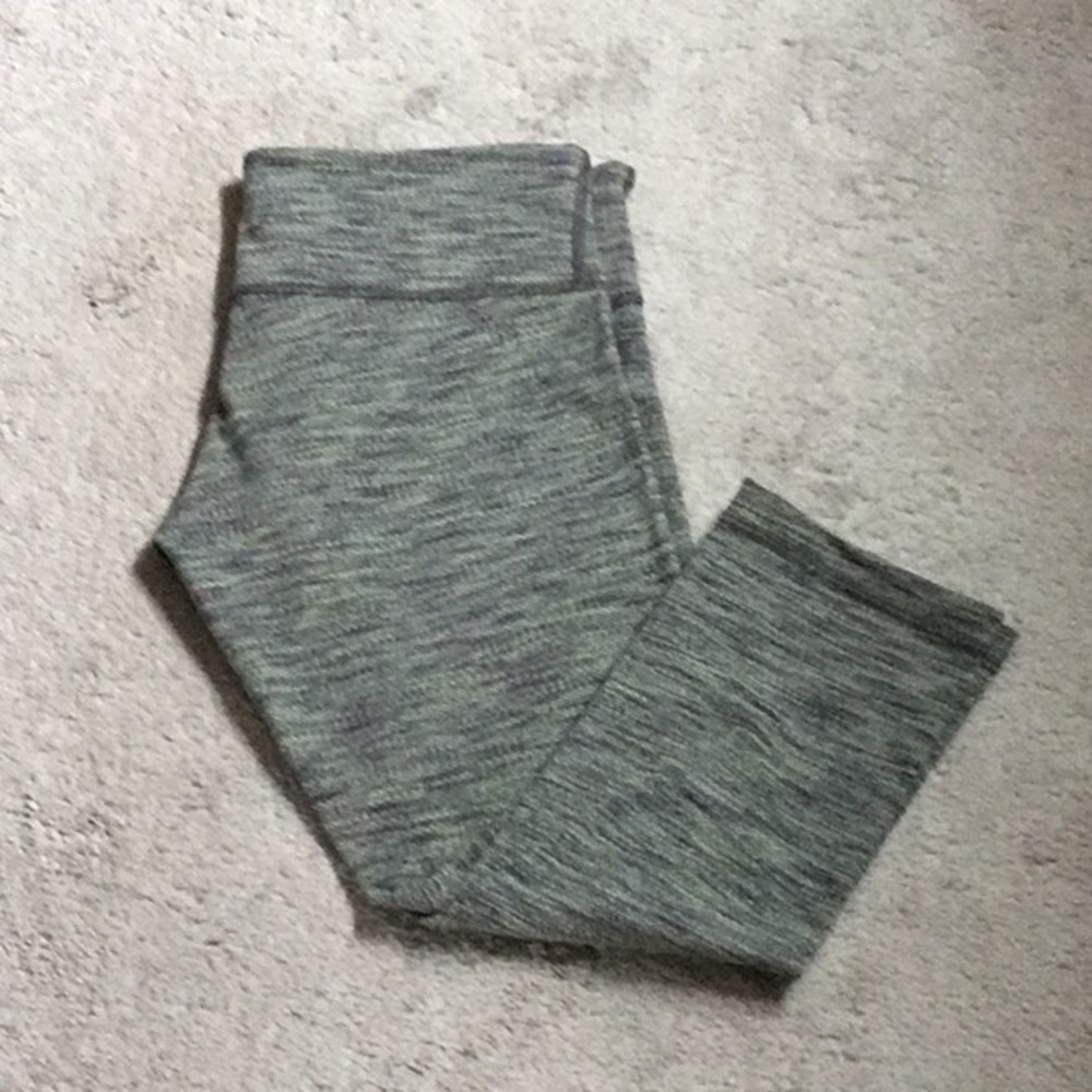 EUC Lululemon Wunder Under Crops II